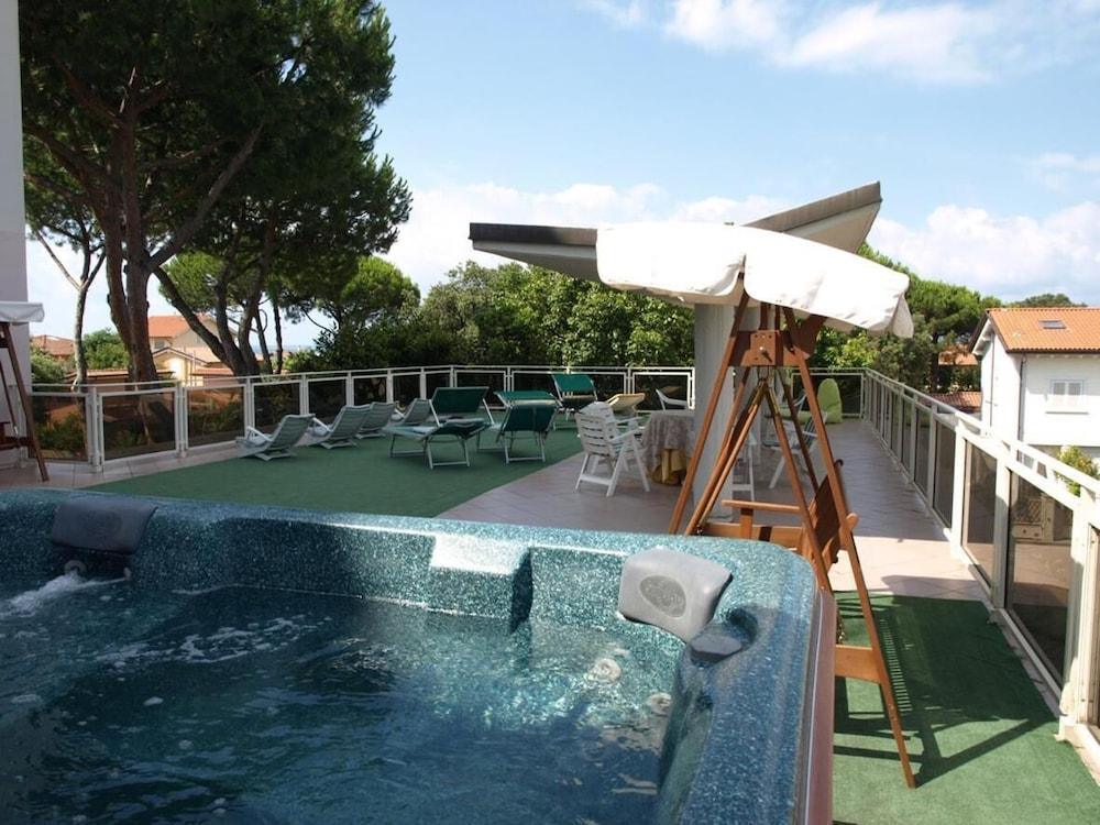 Hotel Il Caravaggio Marina di Pietrasanta Exteriör bild
