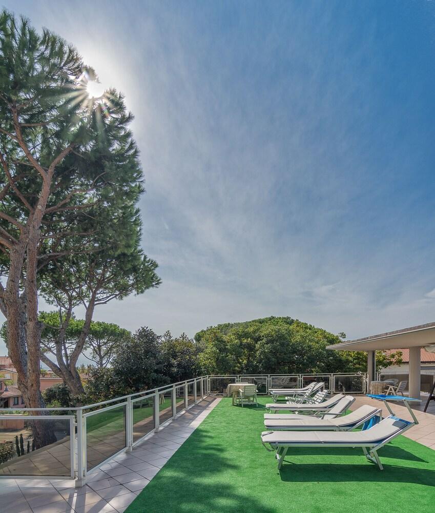 Hotel Il Caravaggio Marina di Pietrasanta Exteriör bild