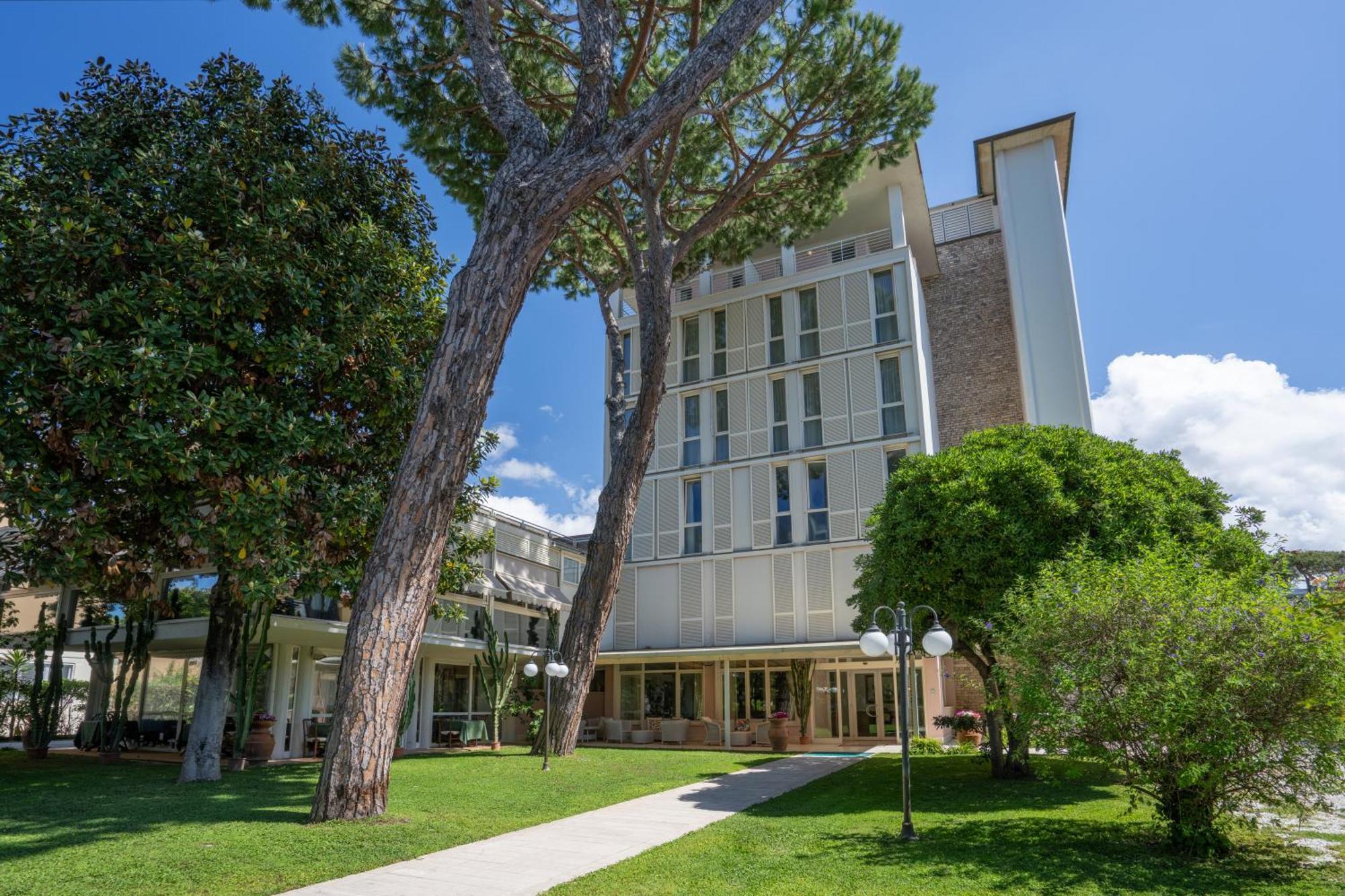 Hotel Il Caravaggio Marina di Pietrasanta Exteriör bild