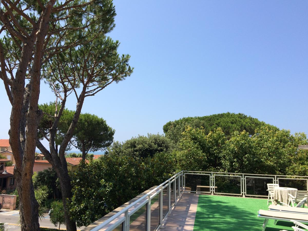 Hotel Il Caravaggio Marina di Pietrasanta Exteriör bild