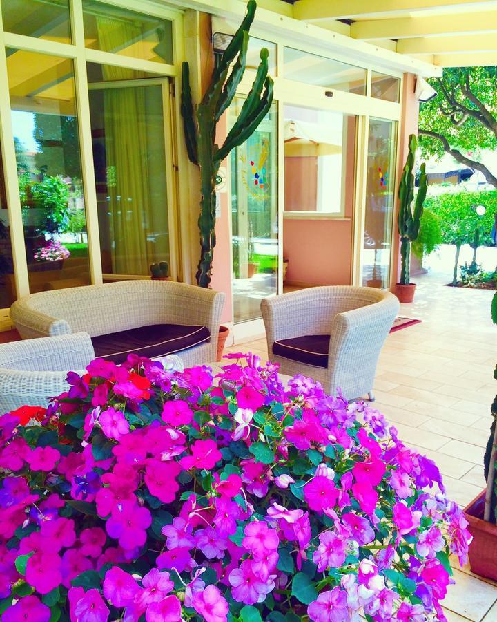 Hotel Il Caravaggio Marina di Pietrasanta Exteriör bild