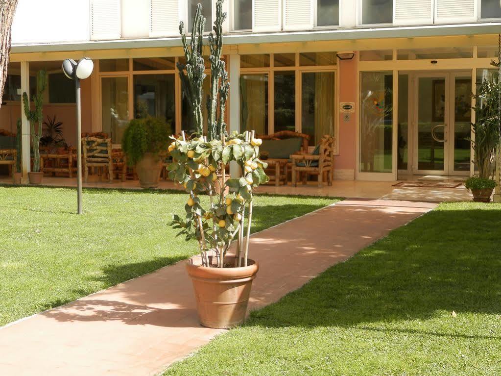 Hotel Il Caravaggio Marina di Pietrasanta Exteriör bild