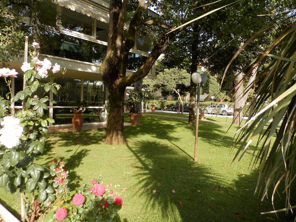 Hotel Il Caravaggio Marina di Pietrasanta Exteriör bild