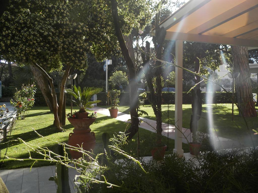 Hotel Il Caravaggio Marina di Pietrasanta Exteriör bild
